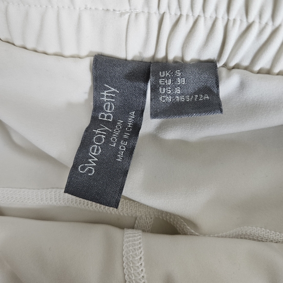 Sweaty Betty Shorts Womens Size 6 Broderie Anglaise Split Tulip Hems - Picture 12 of 15